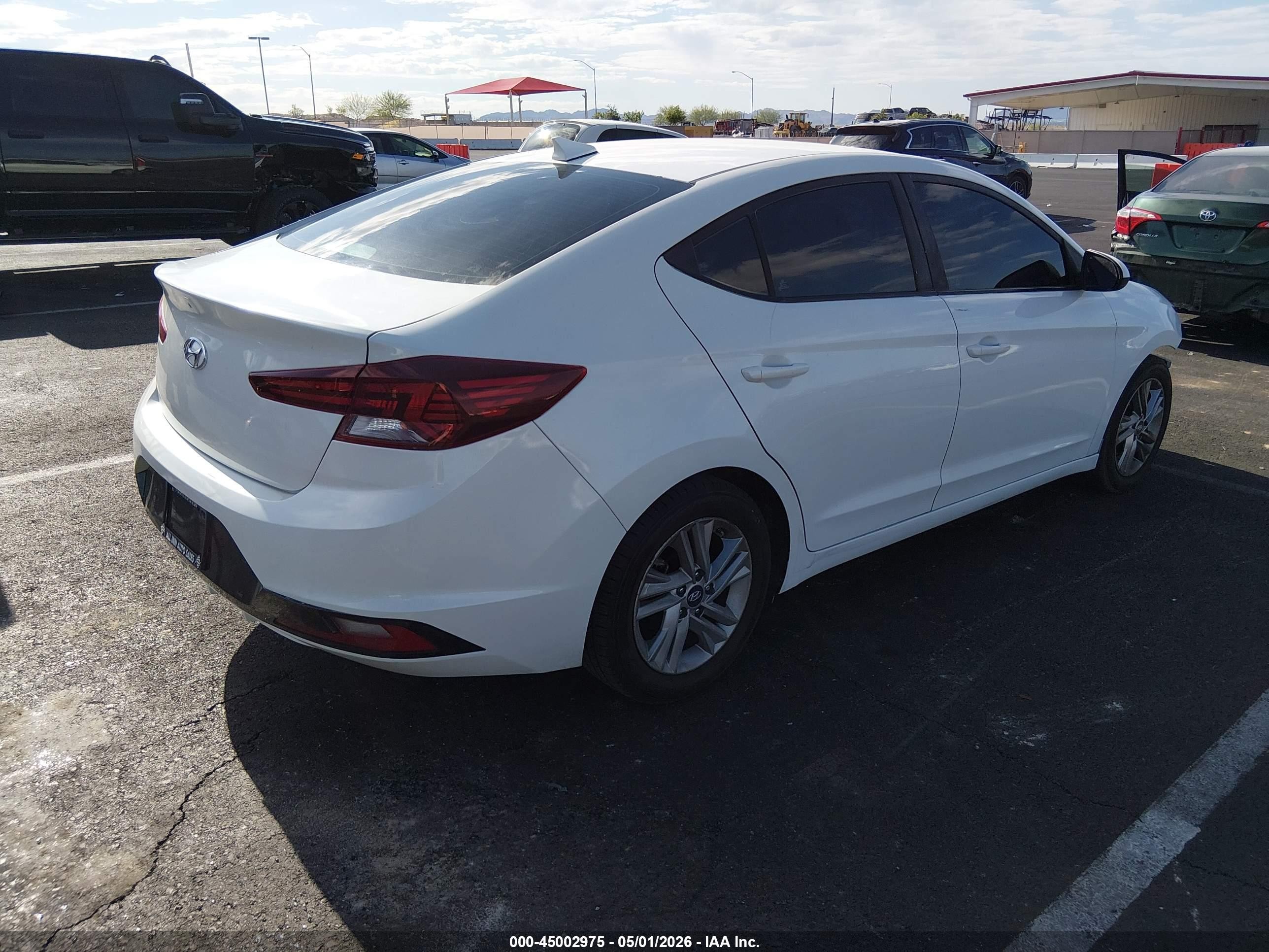 2019 Hyundai Elantra Sel Белый vin: 5NPD84LF3KH483085