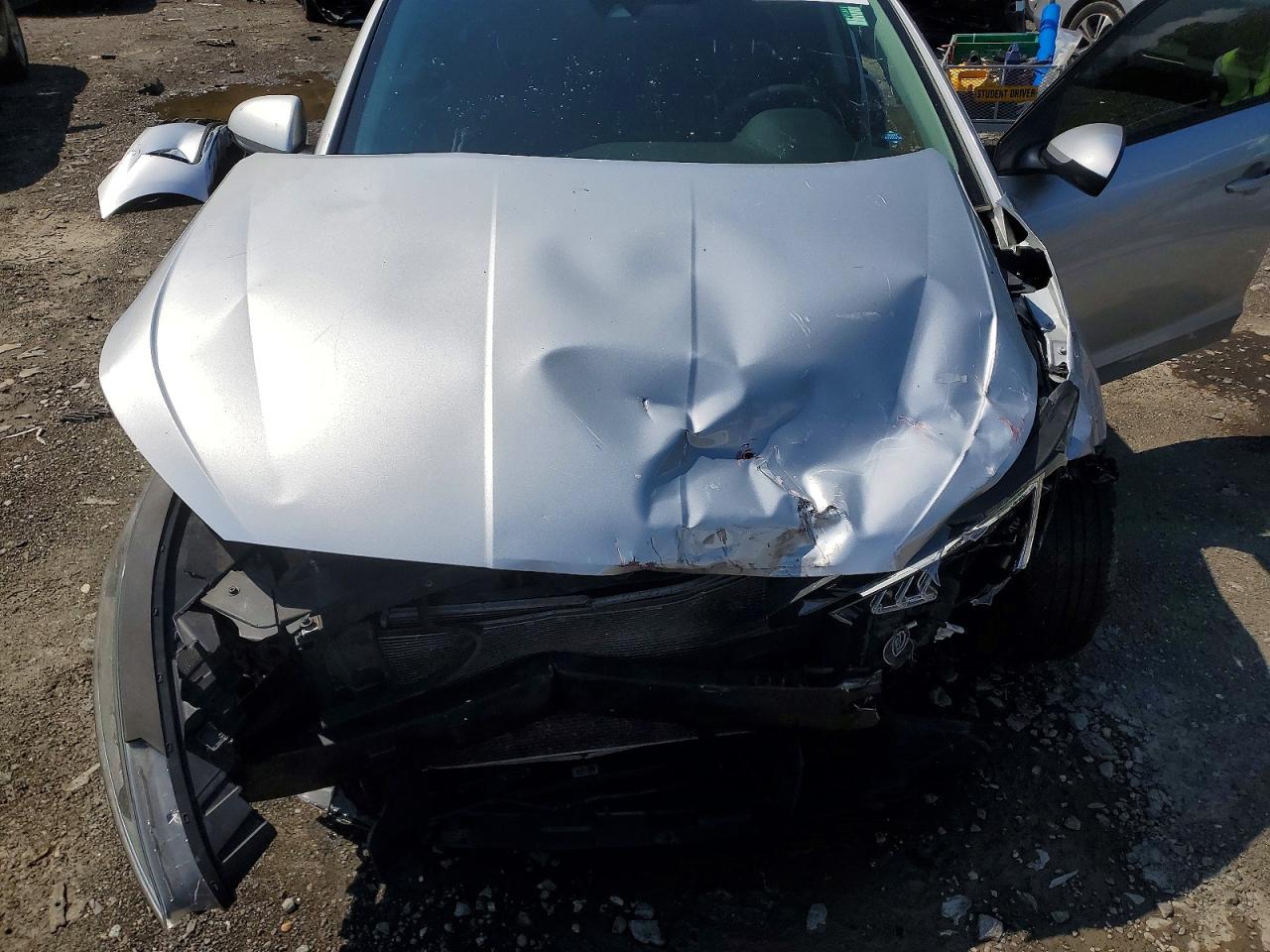 2020 Hyundai Elantra Sel Silver vin: 5NPD84LF3LH537051