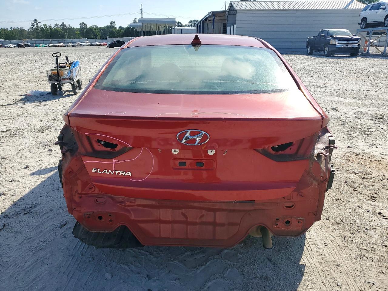 2017 Hyundai Elantra Se Red vin: 5NPD84LF4HH053610