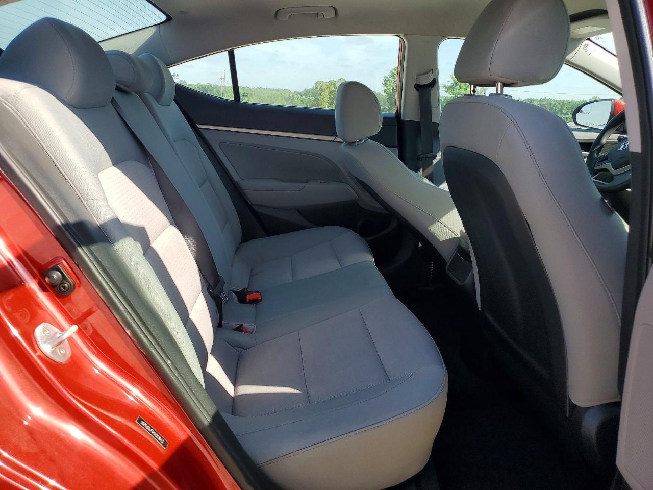 2017 Hyundai Elantra Se Red vin: 5NPD84LF4HH053610