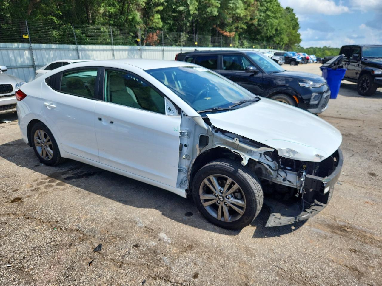 2017 Hyundai Elantra Se White vin: 5NPD84LF4HH143484