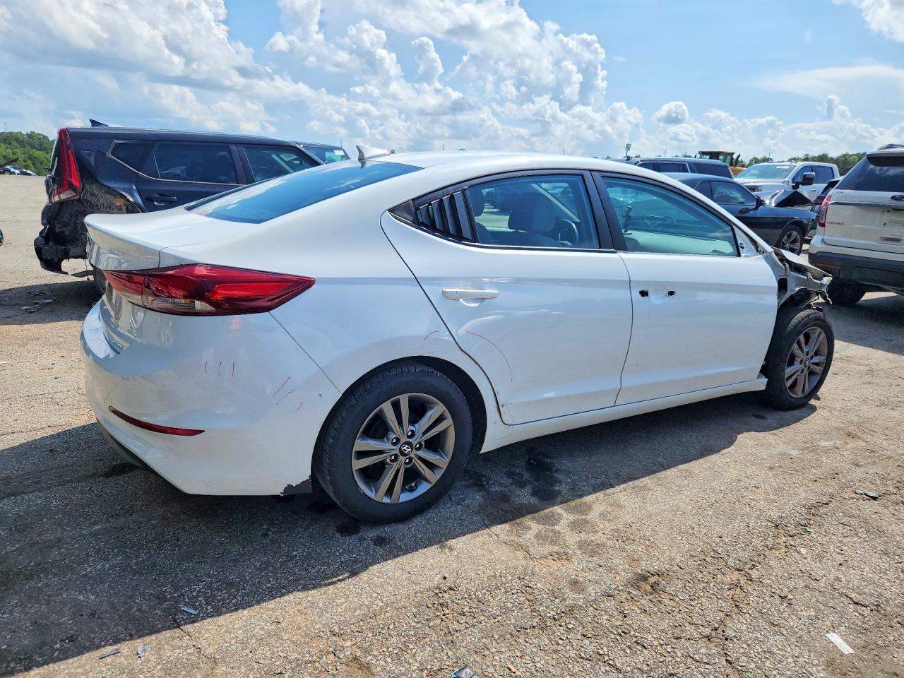 2017 Hyundai Elantra Se White vin: 5NPD84LF4HH143484