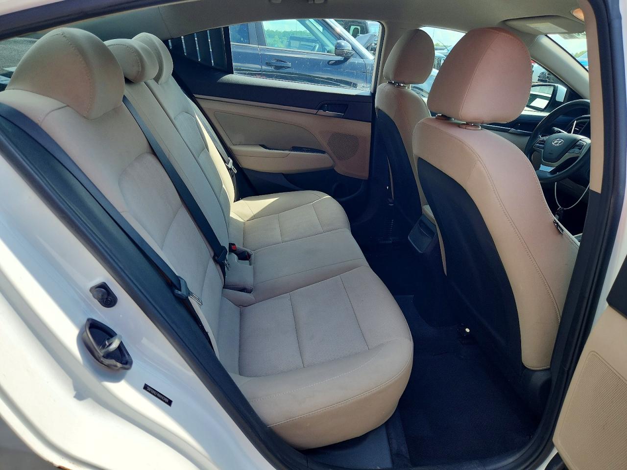 2017 Hyundai Elantra Se White vin: 5NPD84LF4HH143484
