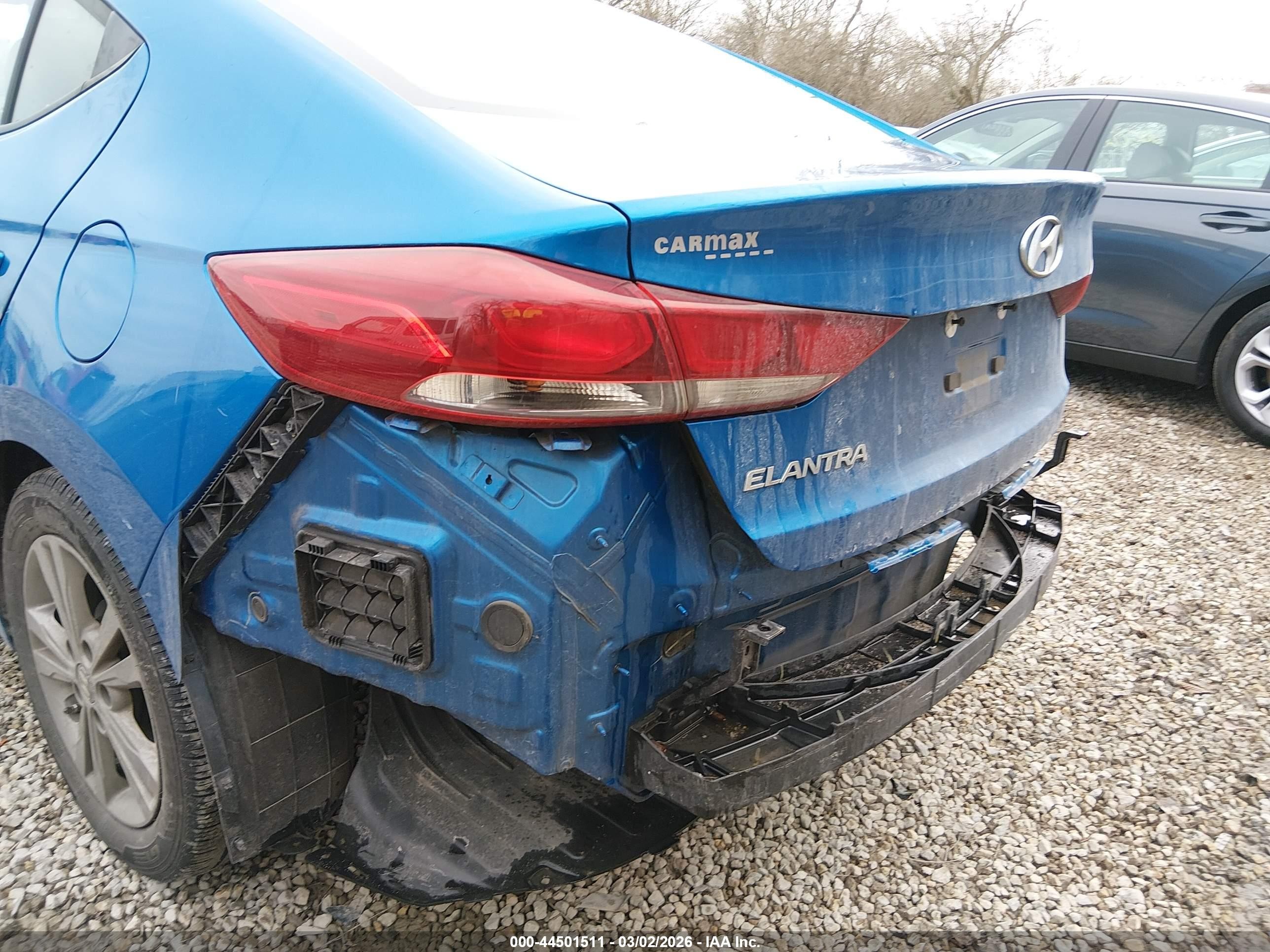 2017 Hyundai Elantra Se Blue vin: 5NPD84LF4HH156073