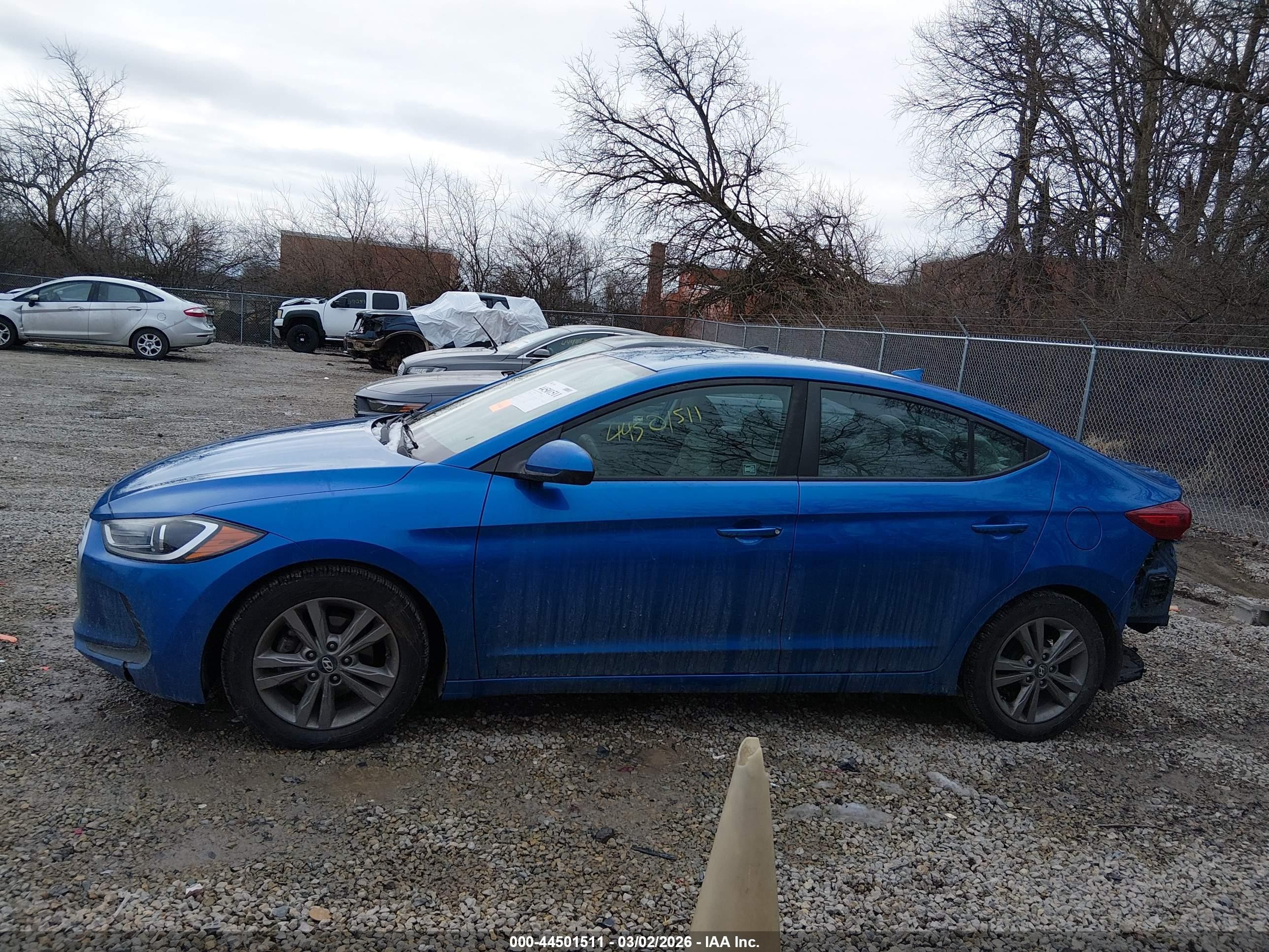 2017 Hyundai Elantra Se Blue vin: 5NPD84LF4HH156073