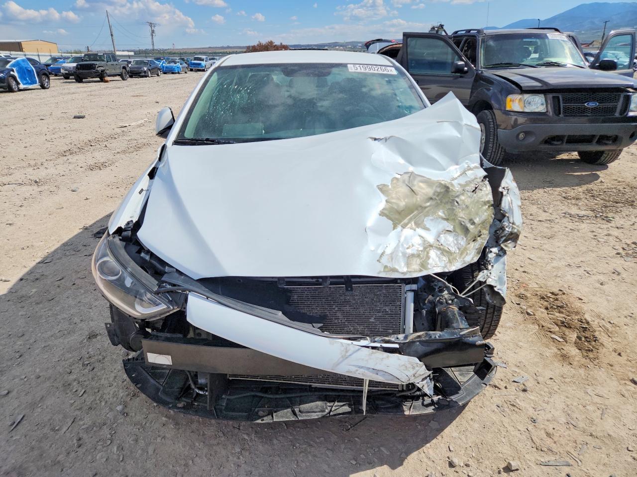2018 Hyundai Elantra Sel White vin: 5NPD84LF4JH221154