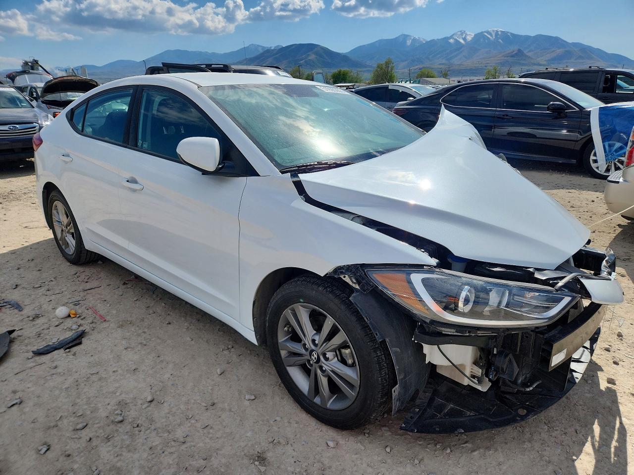 2018 Hyundai Elantra Sel White vin: 5NPD84LF4JH221154