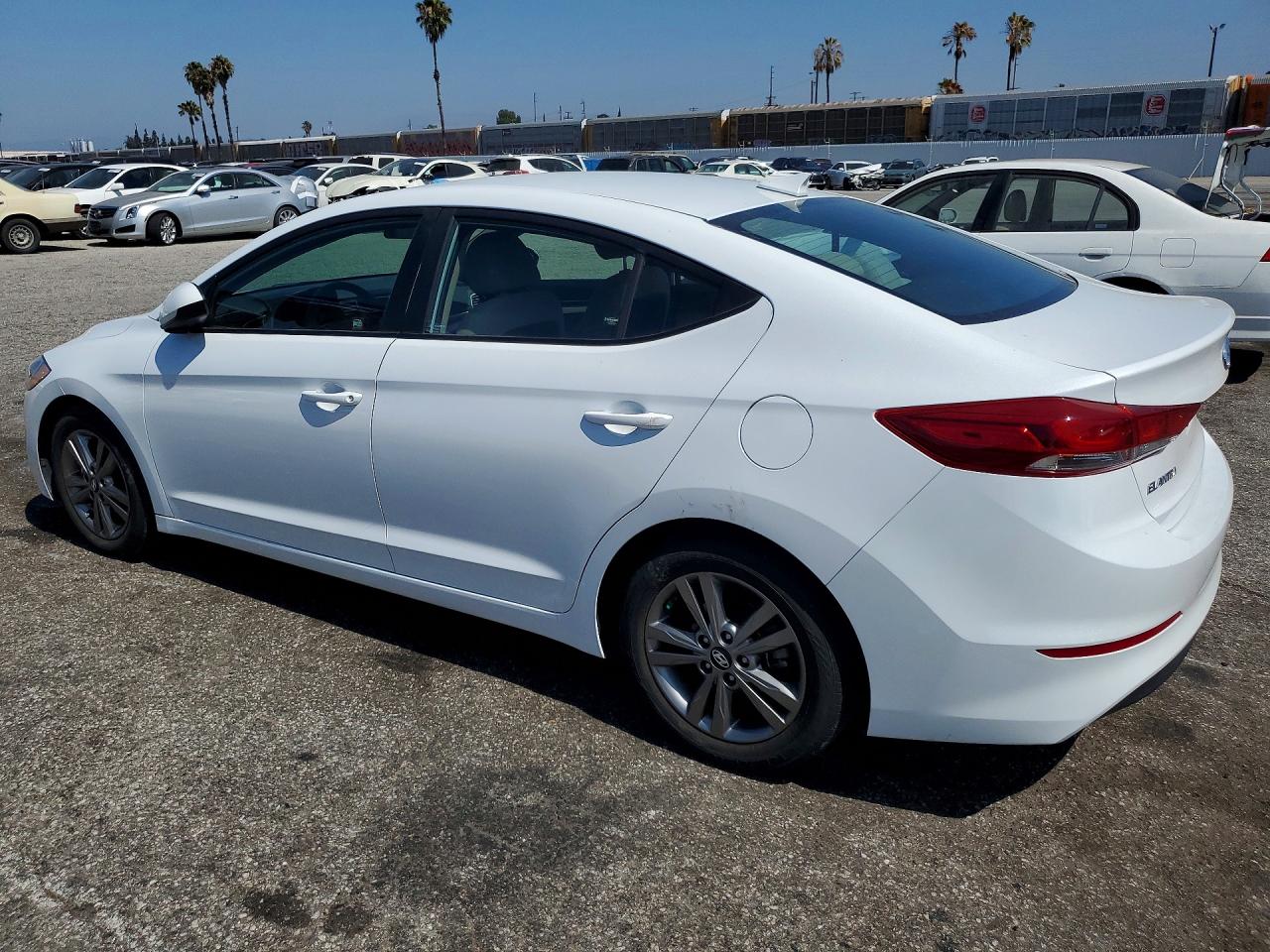 2018 Hyundai Elantra Sel White vin: 5NPD84LF4JH224670
