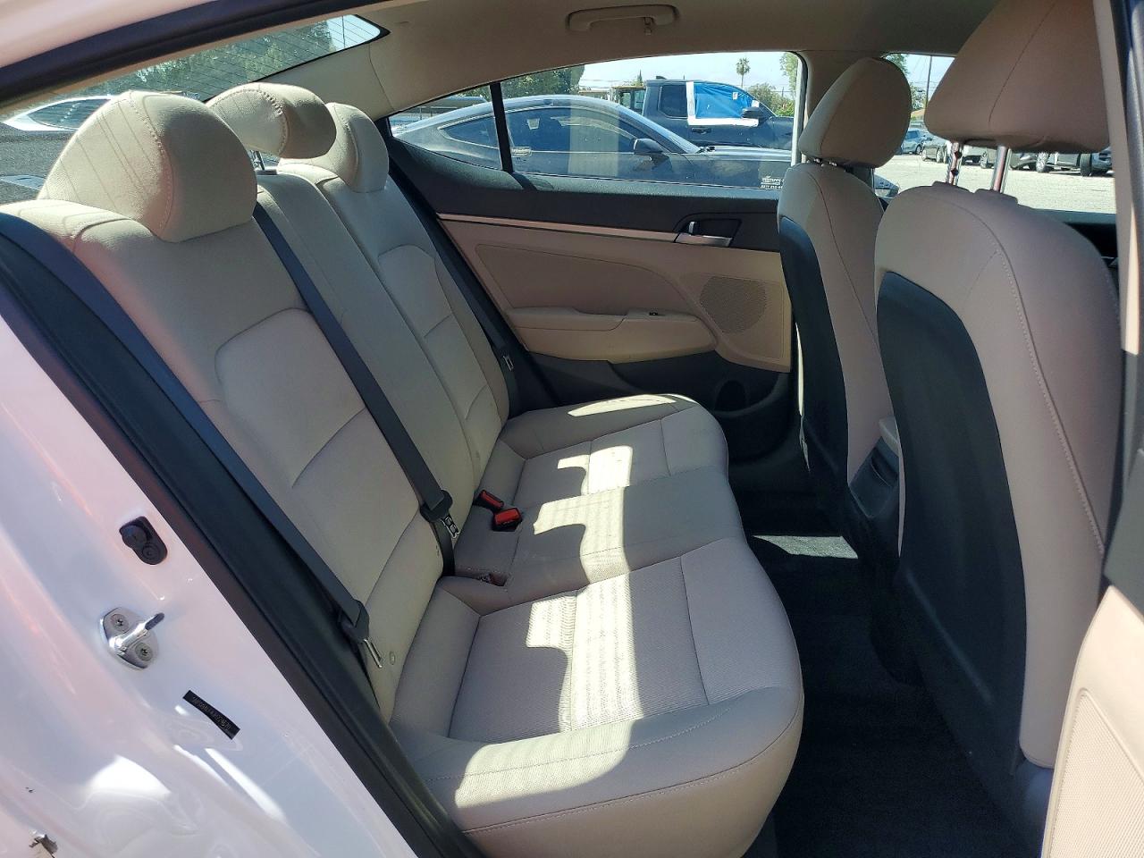 2018 Hyundai Elantra Sel White vin: 5NPD84LF4JH224670