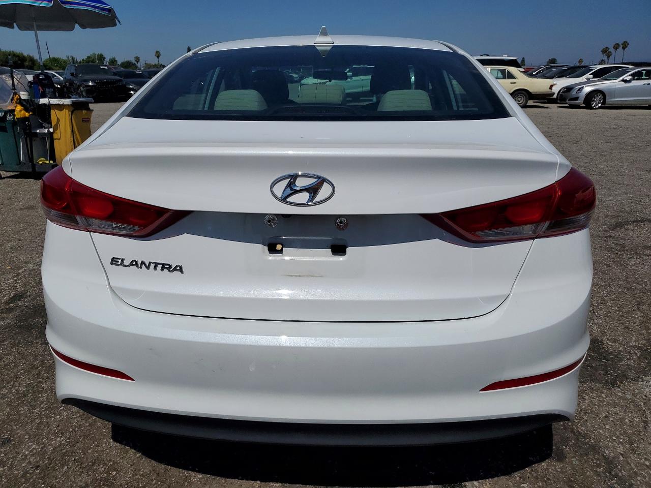 2018 Hyundai Elantra Sel White vin: 5NPD84LF4JH224670