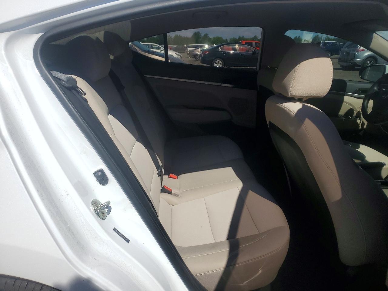2018 Hyundai Elantra Sel Белый vin: 5NPD84LF4JH228606