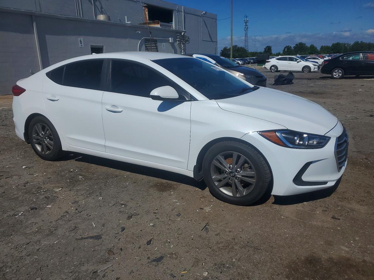 2018 Hyundai Elantra Sel Белый vin: 5NPD84LF4JH228606