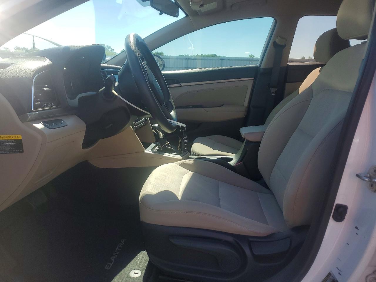 2018 Hyundai Elantra Sel Белый vin: 5NPD84LF4JH228606
