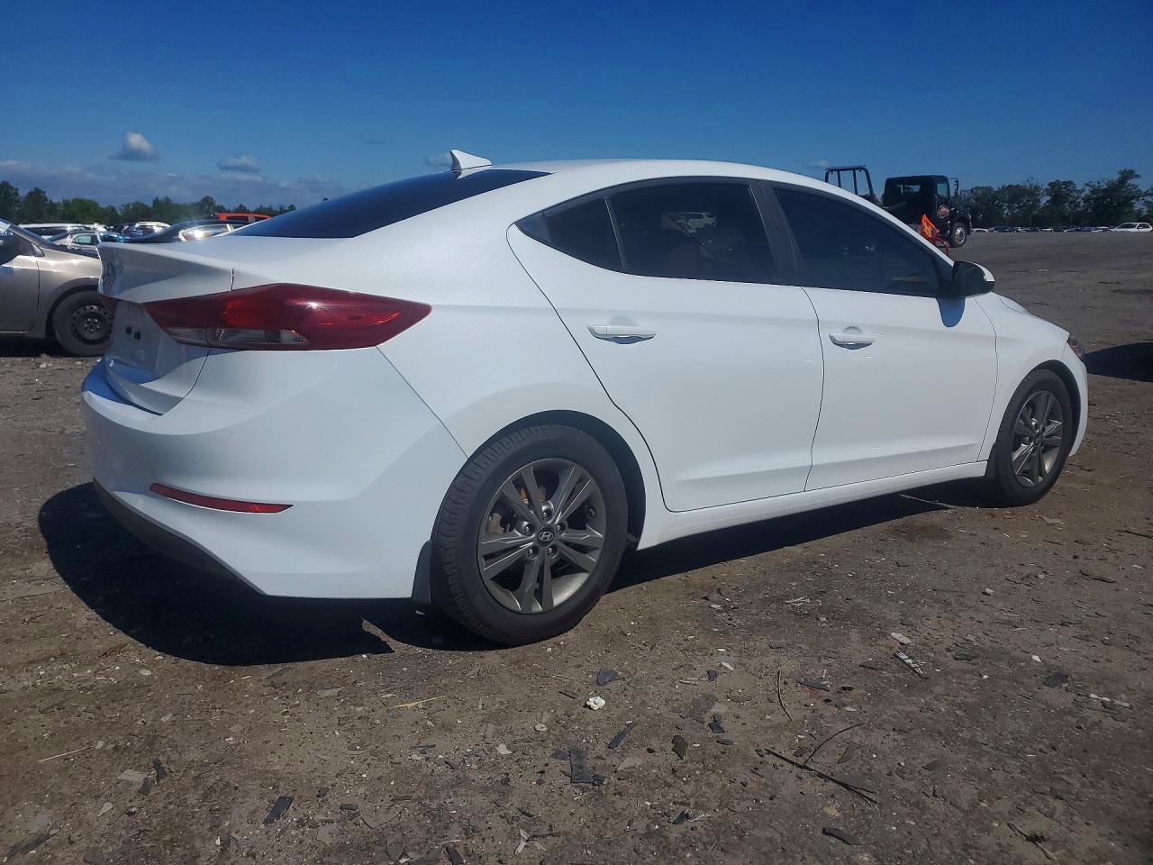 2018 Hyundai Elantra Sel Белый vin: 5NPD84LF4JH228606