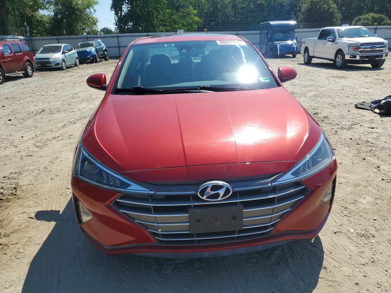 2019 Hyundai Elantra Value Edition Red vin: 5NPD84LF4KH414986