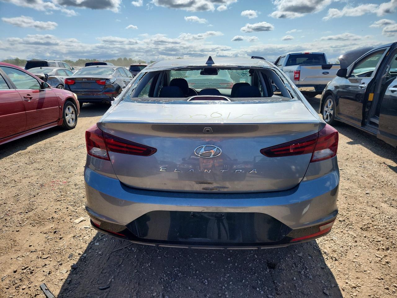 2019 Hyundai Elantra Sel Silver vin: 5NPD84LF4KH427995