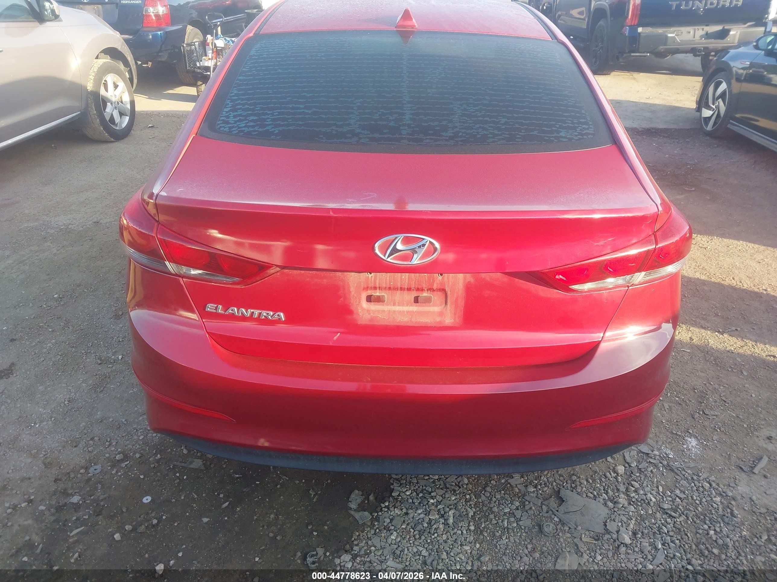 2017 Hyundai Elantra Se Maroon vin: 5NPD84LF5HH153022