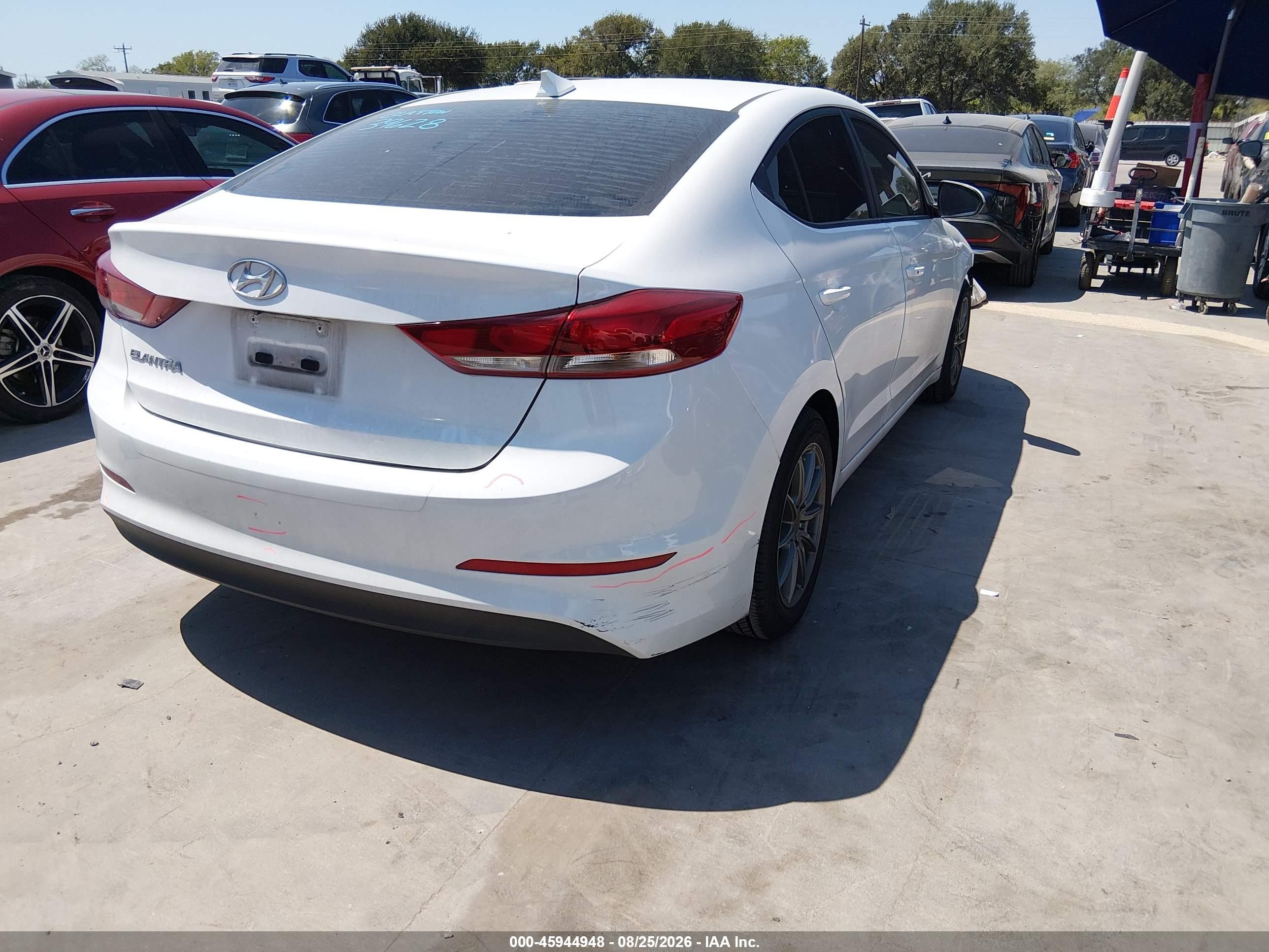 2018 Hyundai Elantra Value Edition White vin: 5NPD84LF5JH261551