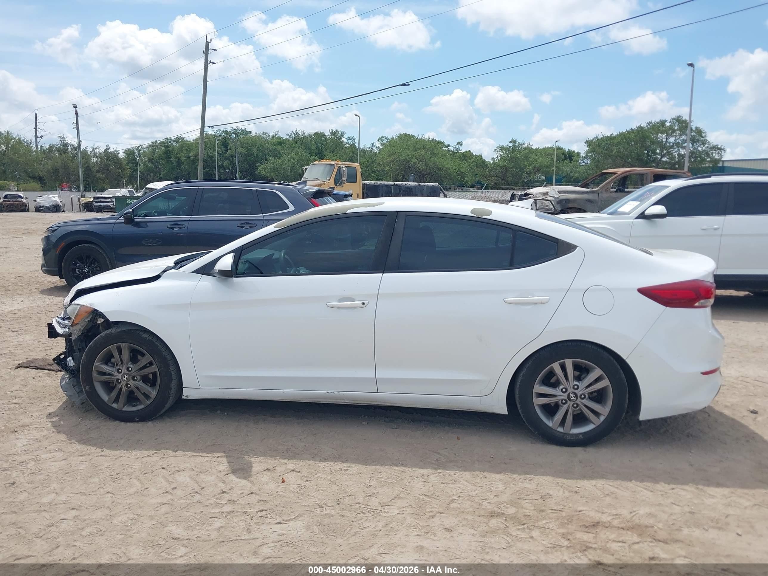 2018 Hyundai Elantra Sel White vin: 5NPD84LF5JH303023