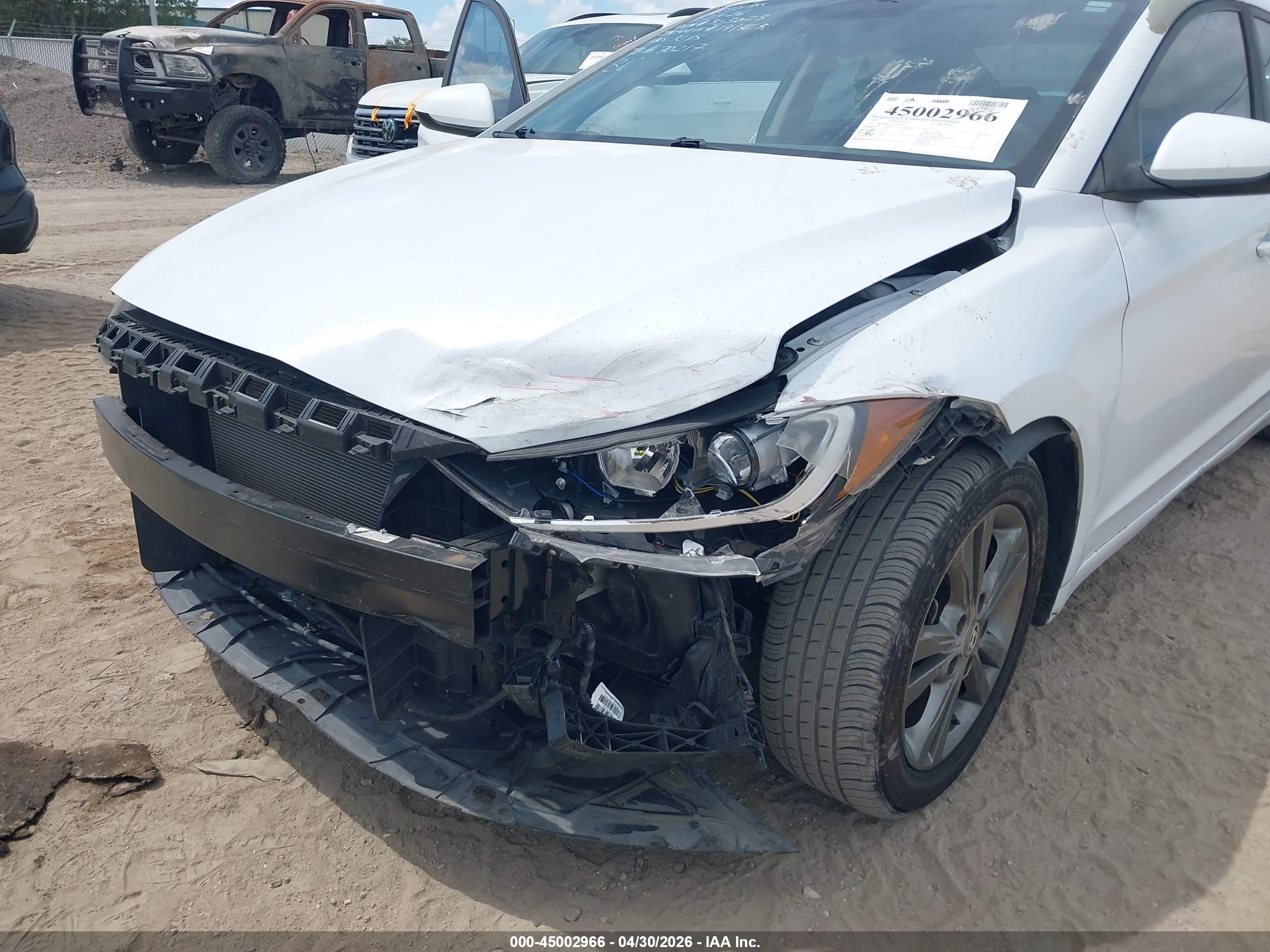 2018 Hyundai Elantra Sel White vin: 5NPD84LF5JH303023