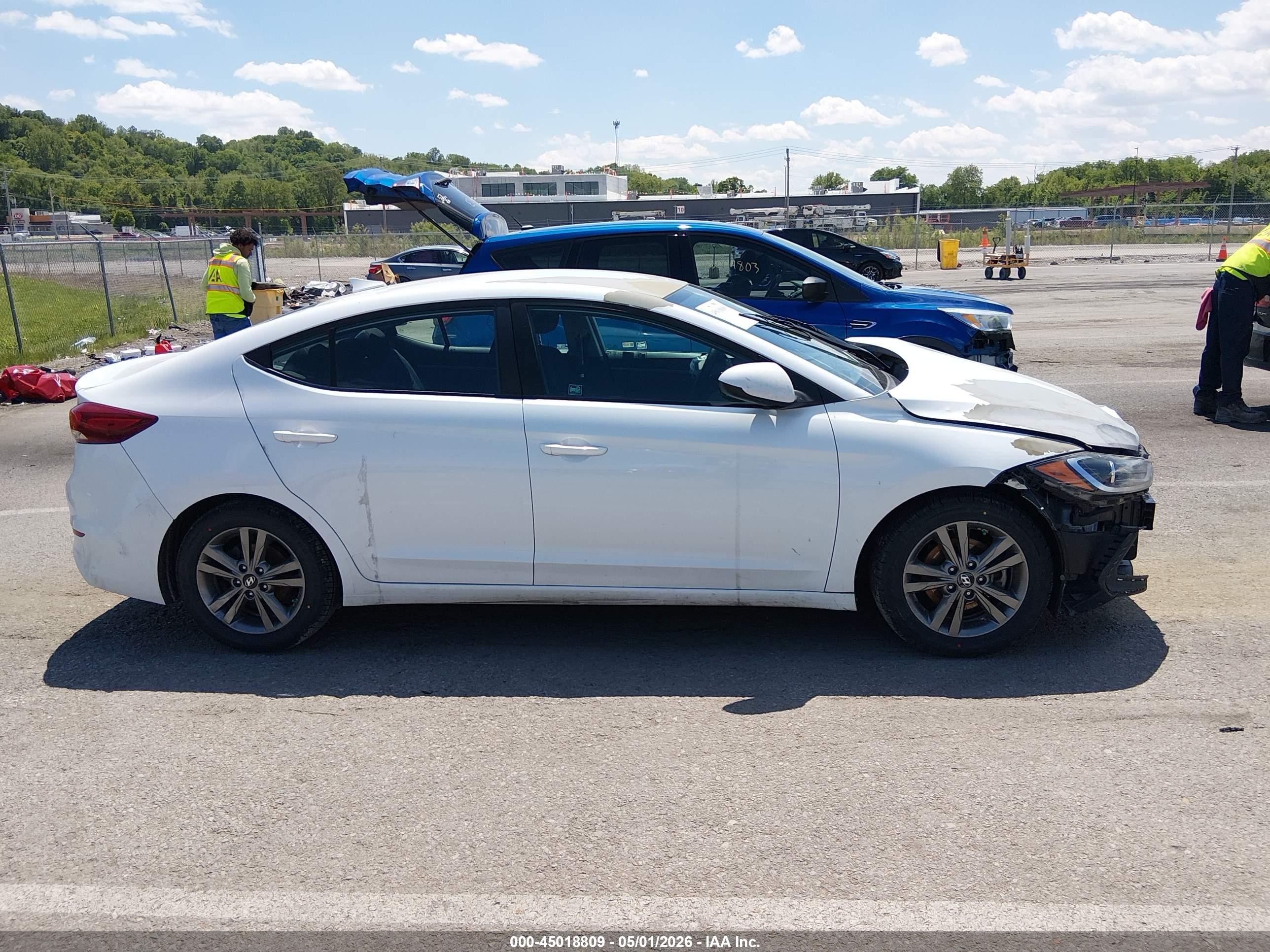 2018 Hyundai Elantra Sel White vin: 5NPD84LF5JH327189