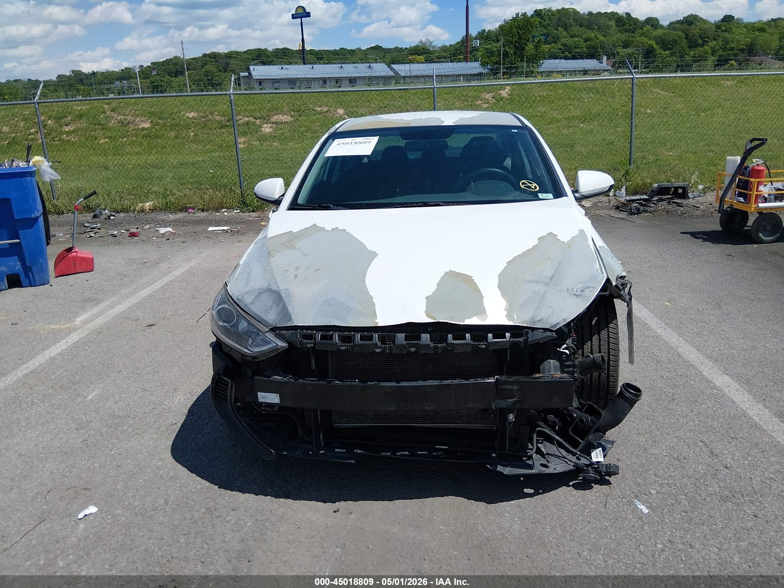2018 Hyundai Elantra Sel White vin: 5NPD84LF5JH327189