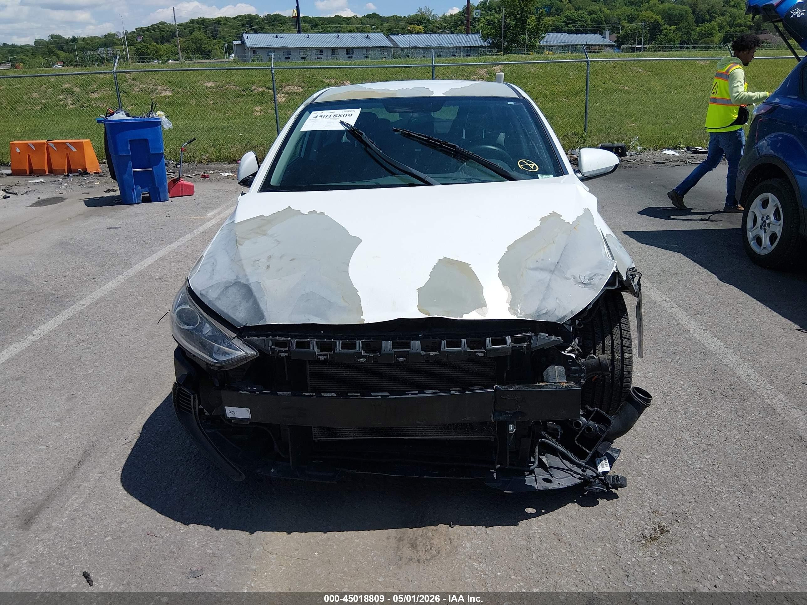 2018 Hyundai Elantra Sel White vin: 5NPD84LF5JH327189
