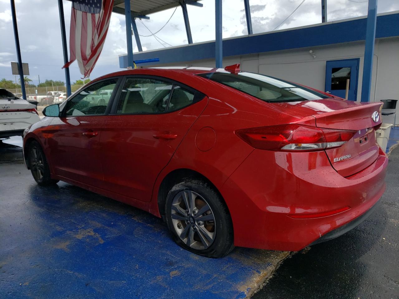 2018 Hyundai Elantra Sel Red vin: 5NPD84LF5JH372729