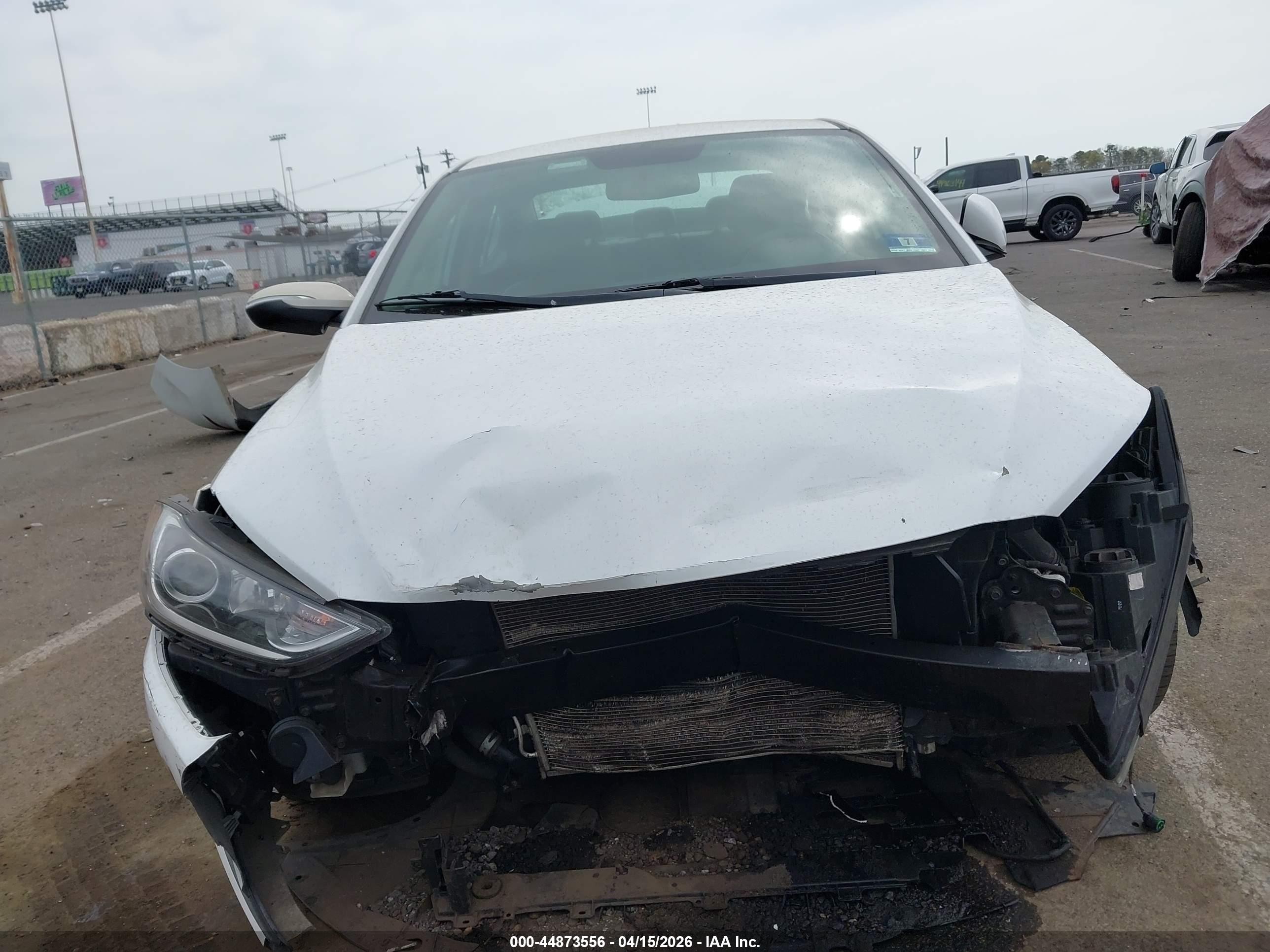 2018 Hyundai Elantra Limited White vin: 5NPD84LF5JH377459
