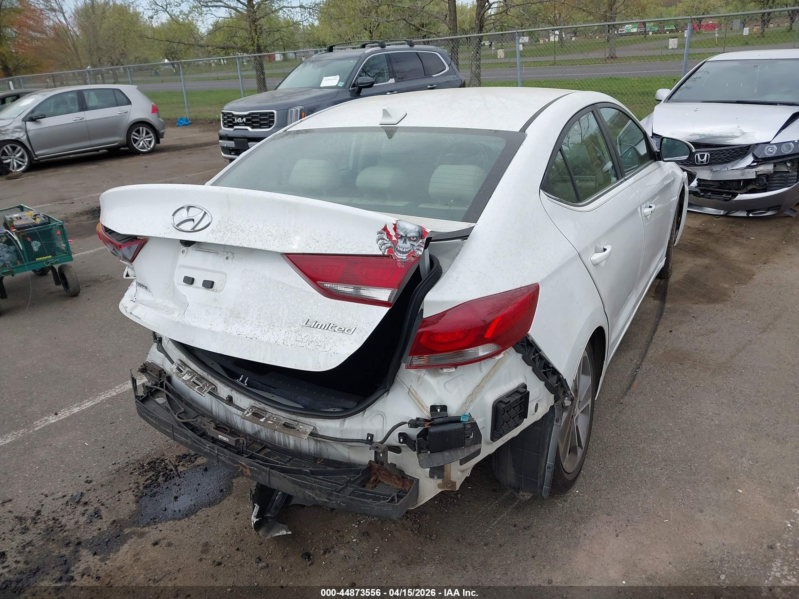 2018 Hyundai Elantra Limited White vin: 5NPD84LF5JH377459