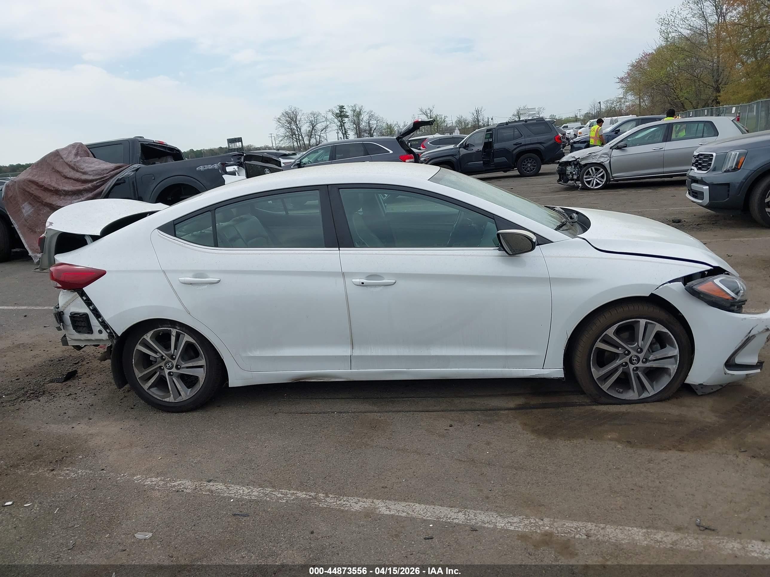 2018 Hyundai Elantra Limited White vin: 5NPD84LF5JH377459