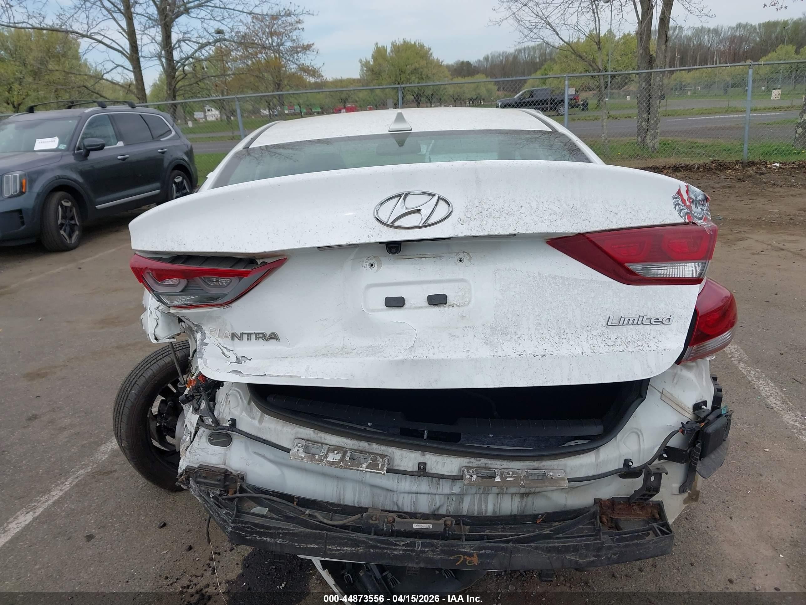 2018 Hyundai Elantra Limited White vin: 5NPD84LF5JH377459
