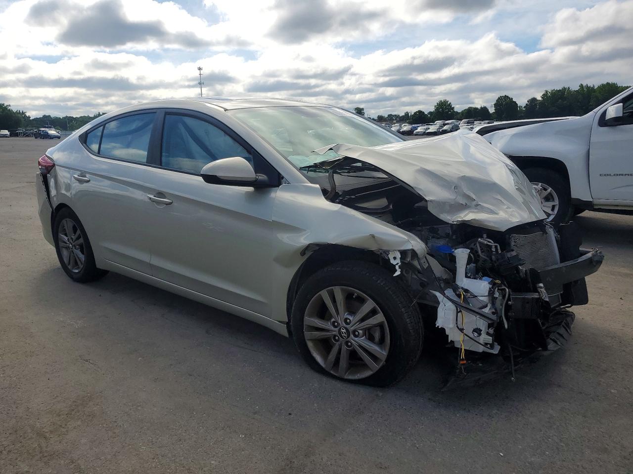 2018 Hyundai Elantra Value Edition Beige vin: 5NPD84LF5JH386176