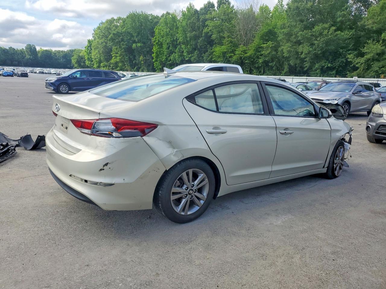 2018 Hyundai Elantra Value Edition Beige vin: 5NPD84LF5JH386176