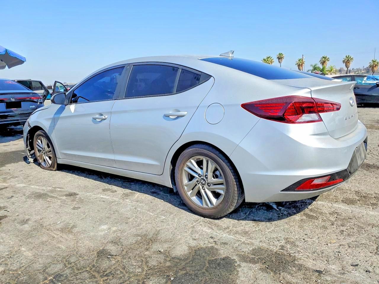 2019 Hyundai Elantra Sel Silver vin: 5NPD84LF5KH449519