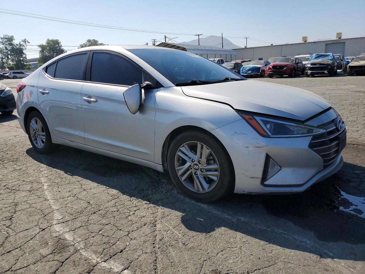 2019 Hyundai Elantra Sel Silver vin: 5NPD84LF5KH449519