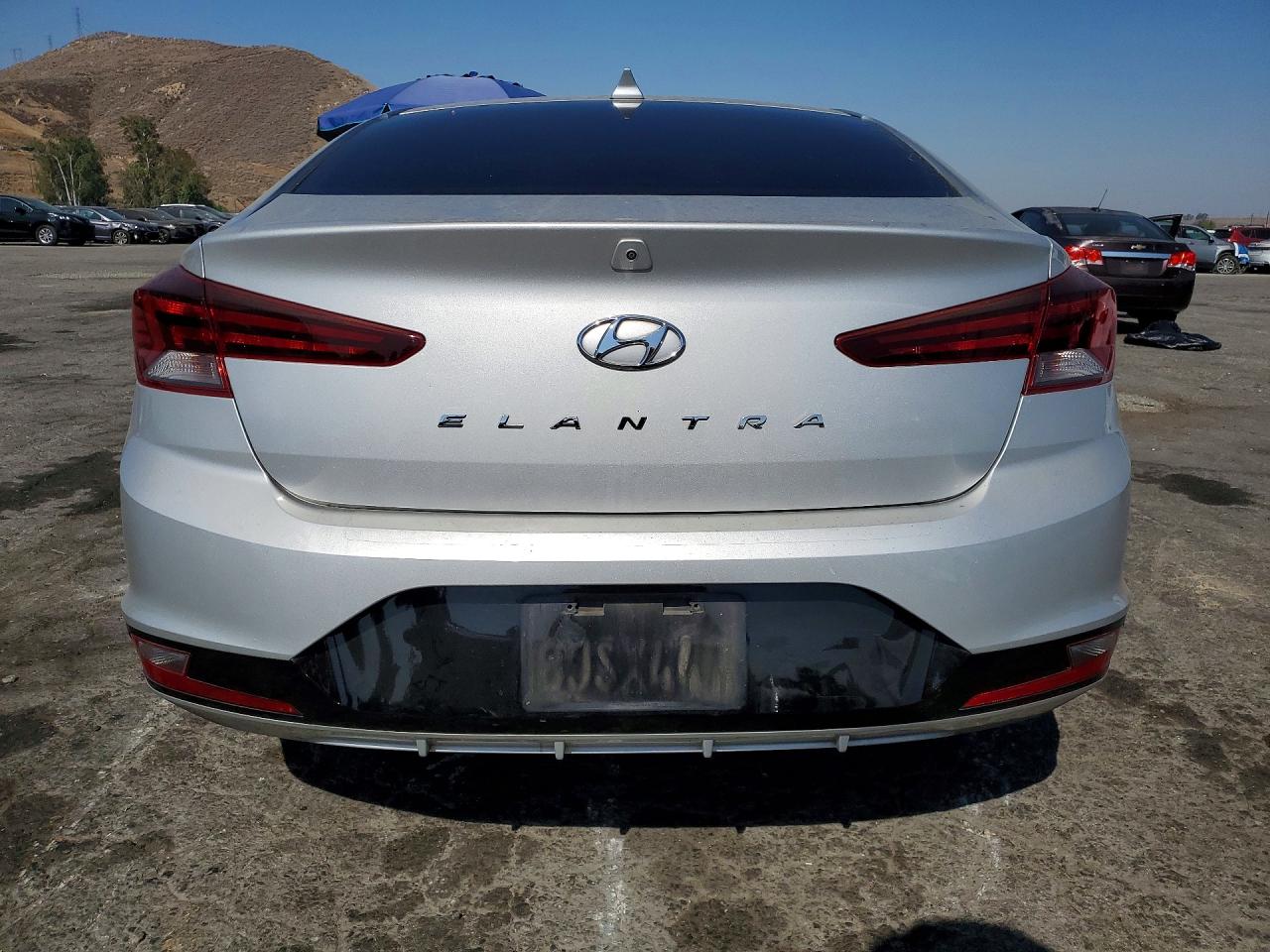 2019 Hyundai Elantra Sel Silver vin: 5NPD84LF5KH449519