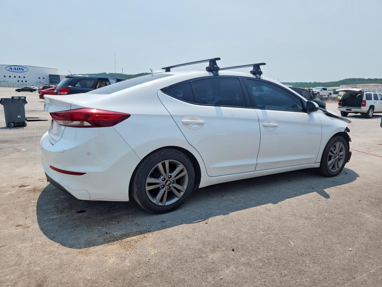 2017 Hyundai Elantra Se White vin: 5NPD84LF6HH000391