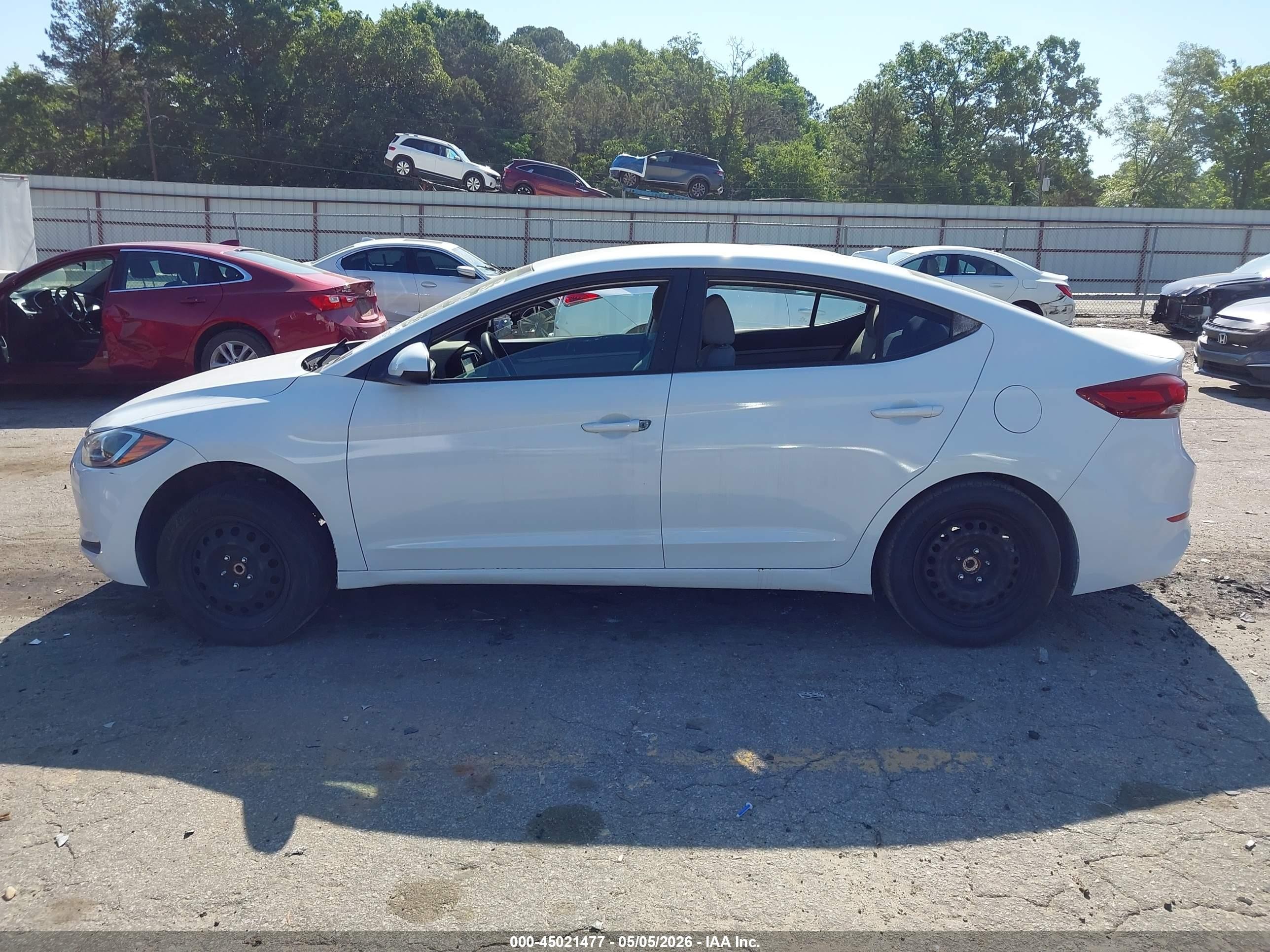 2017 Hyundai Elantra Se White vin: 5NPD84LF6HH147181