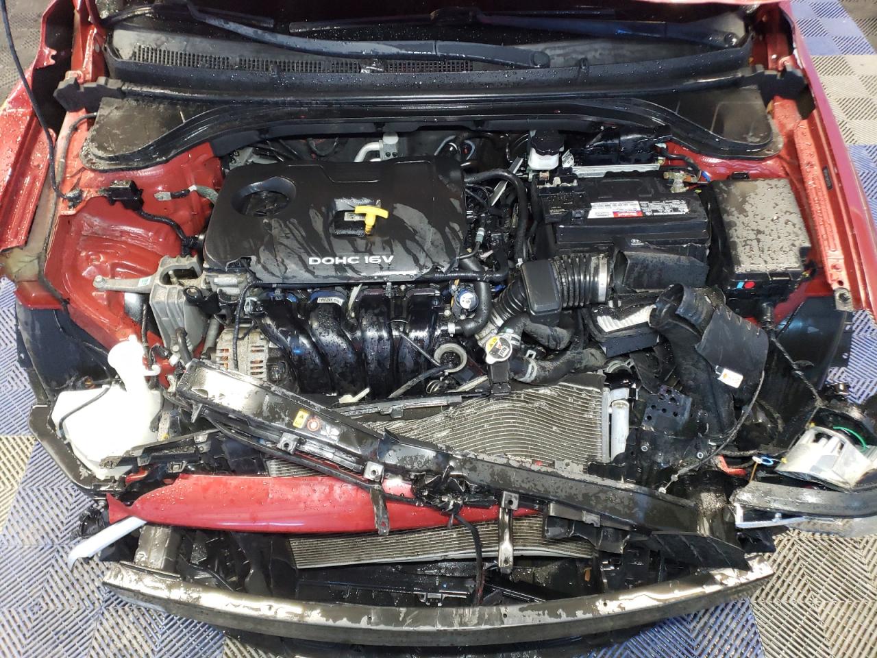 2018 Hyundai Elantra Sel Red vin: 5NPD84LF6JH235721