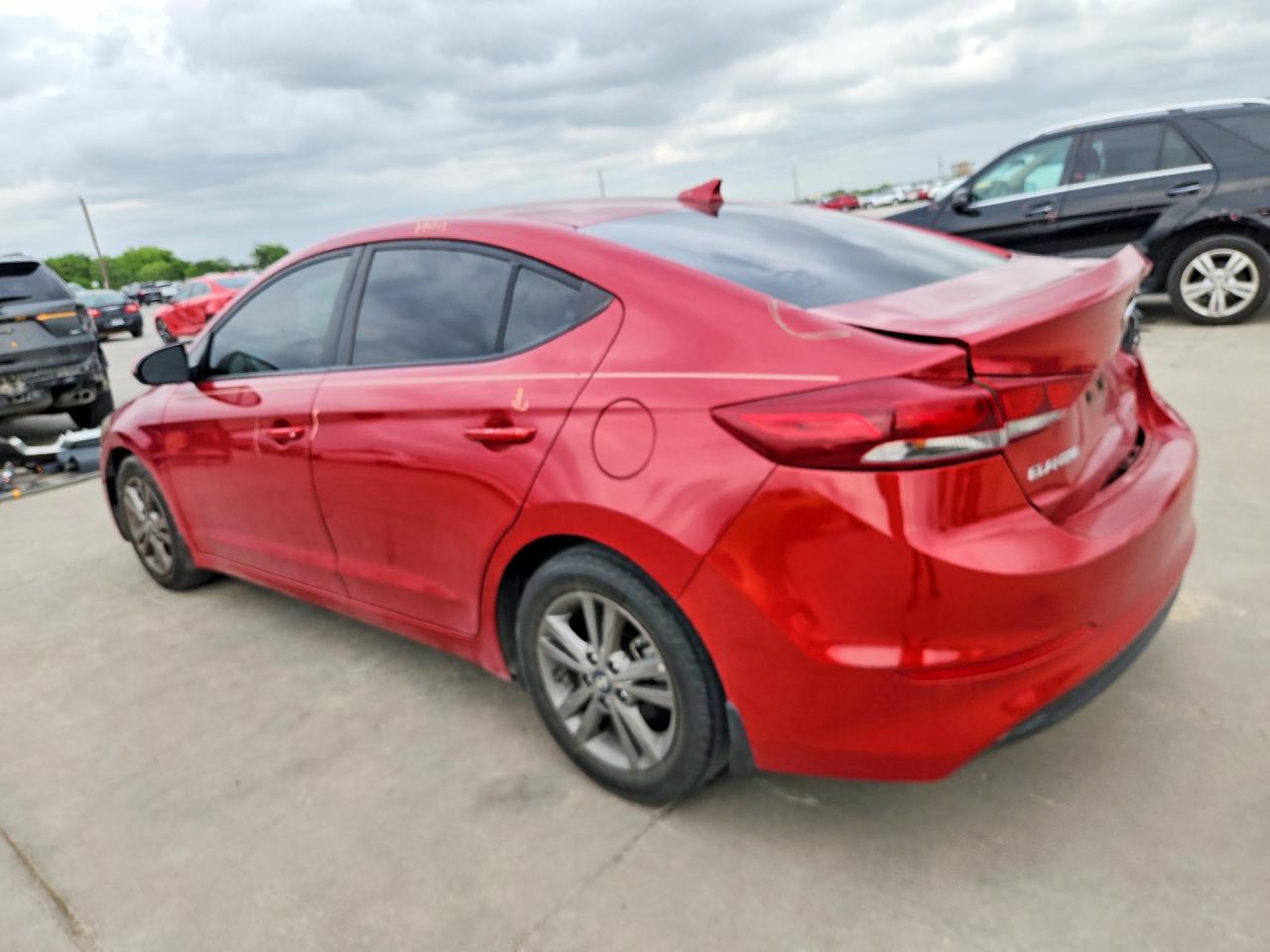 2018 Hyundai Elantra Sel Red vin: 5NPD84LF6JH235721