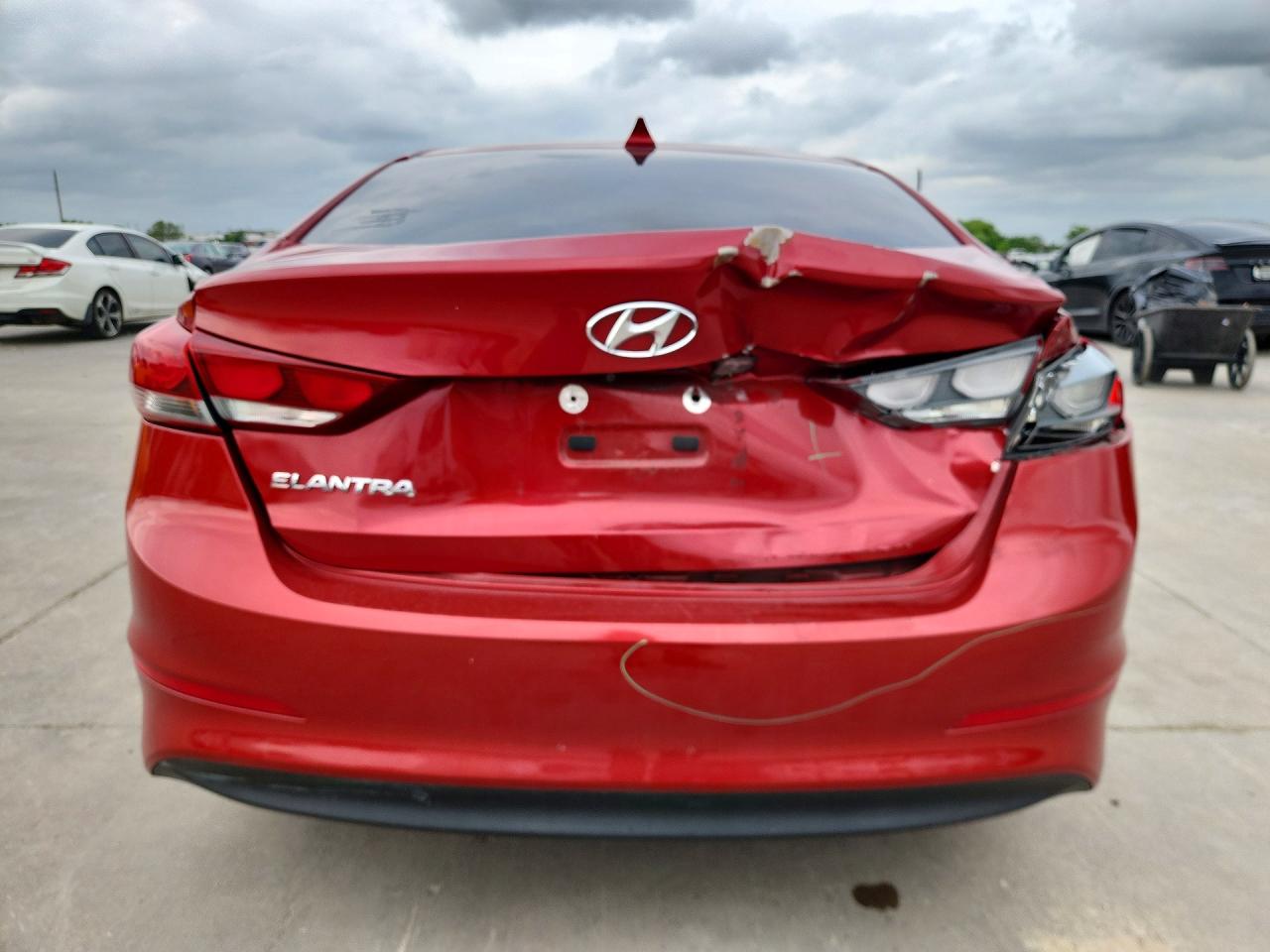 2018 Hyundai Elantra Sel Red vin: 5NPD84LF6JH235721