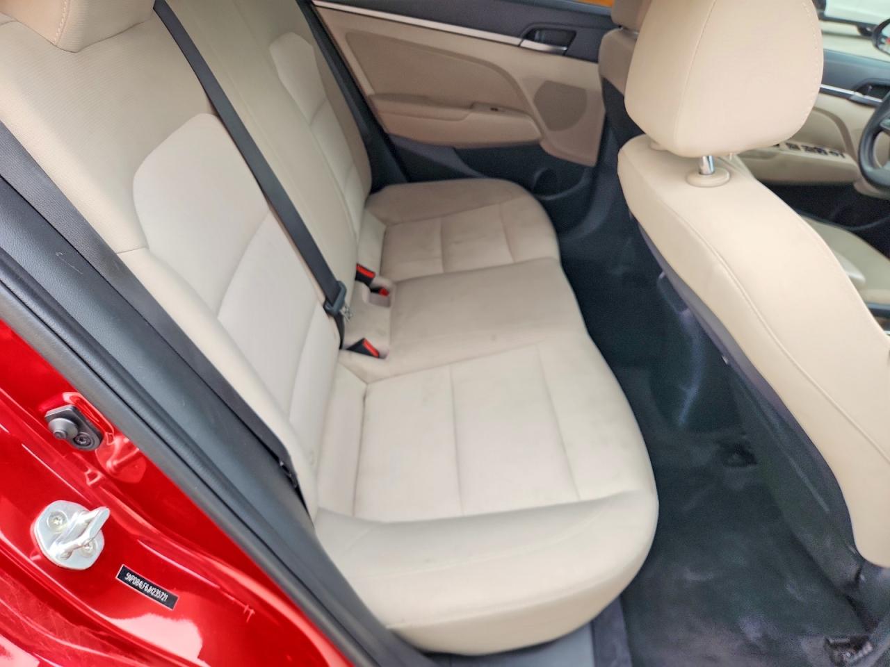 2018 Hyundai Elantra Sel Red vin: 5NPD84LF6JH235721