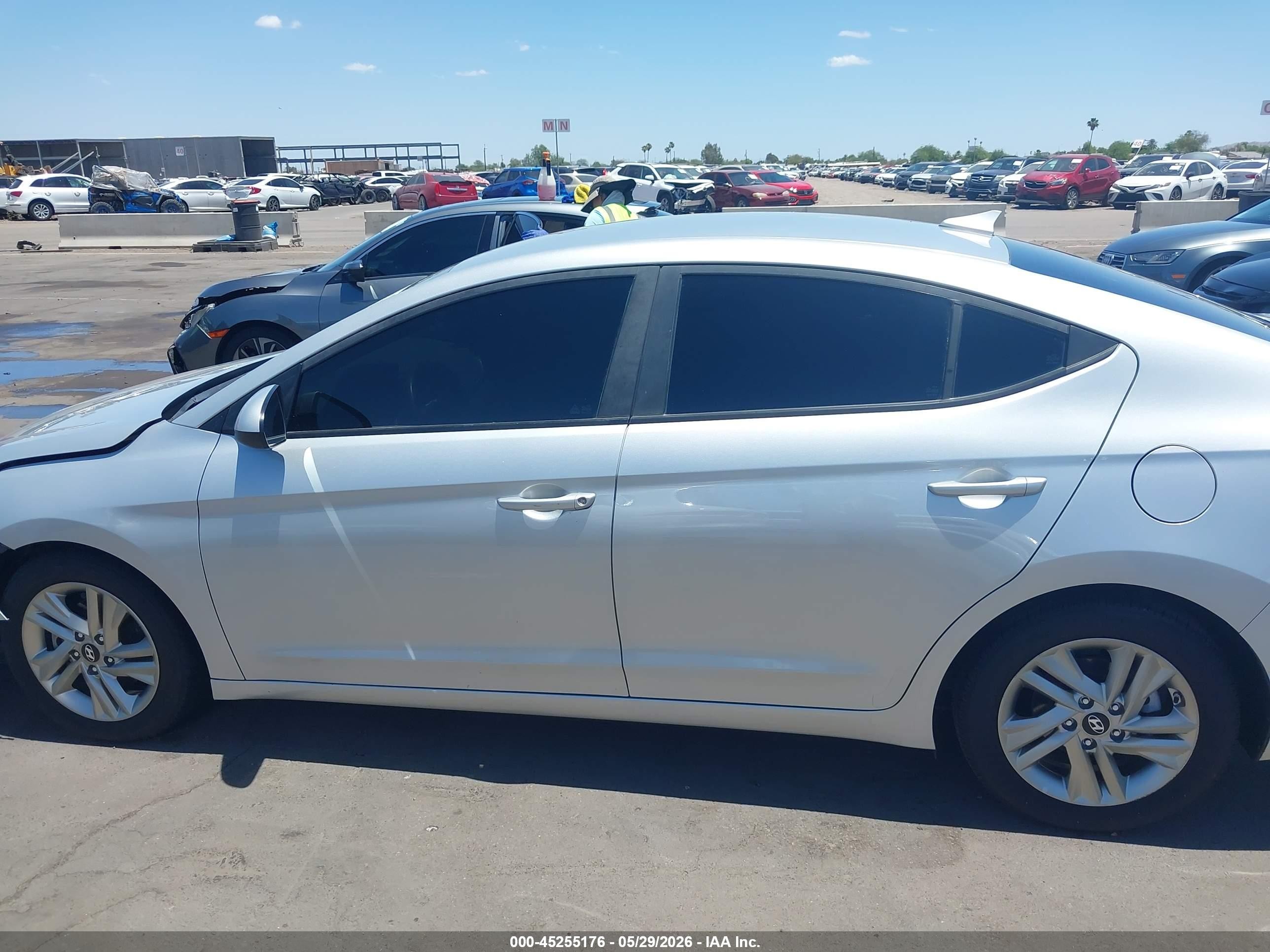 2019 Hyundai Elantra Sel Серебряный vin: 5NPD84LF6KH403195