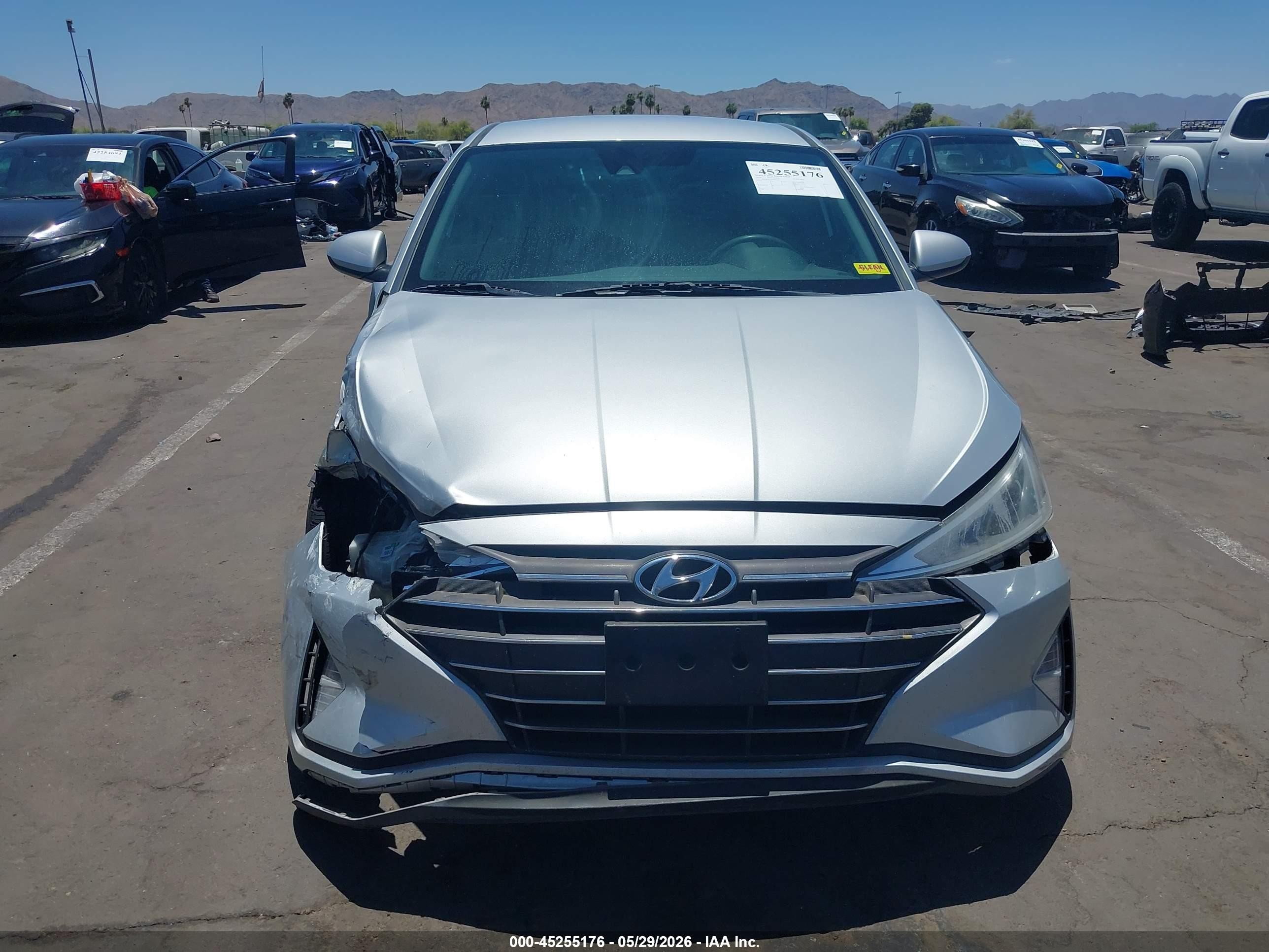 2019 Hyundai Elantra Sel Серебряный vin: 5NPD84LF6KH403195