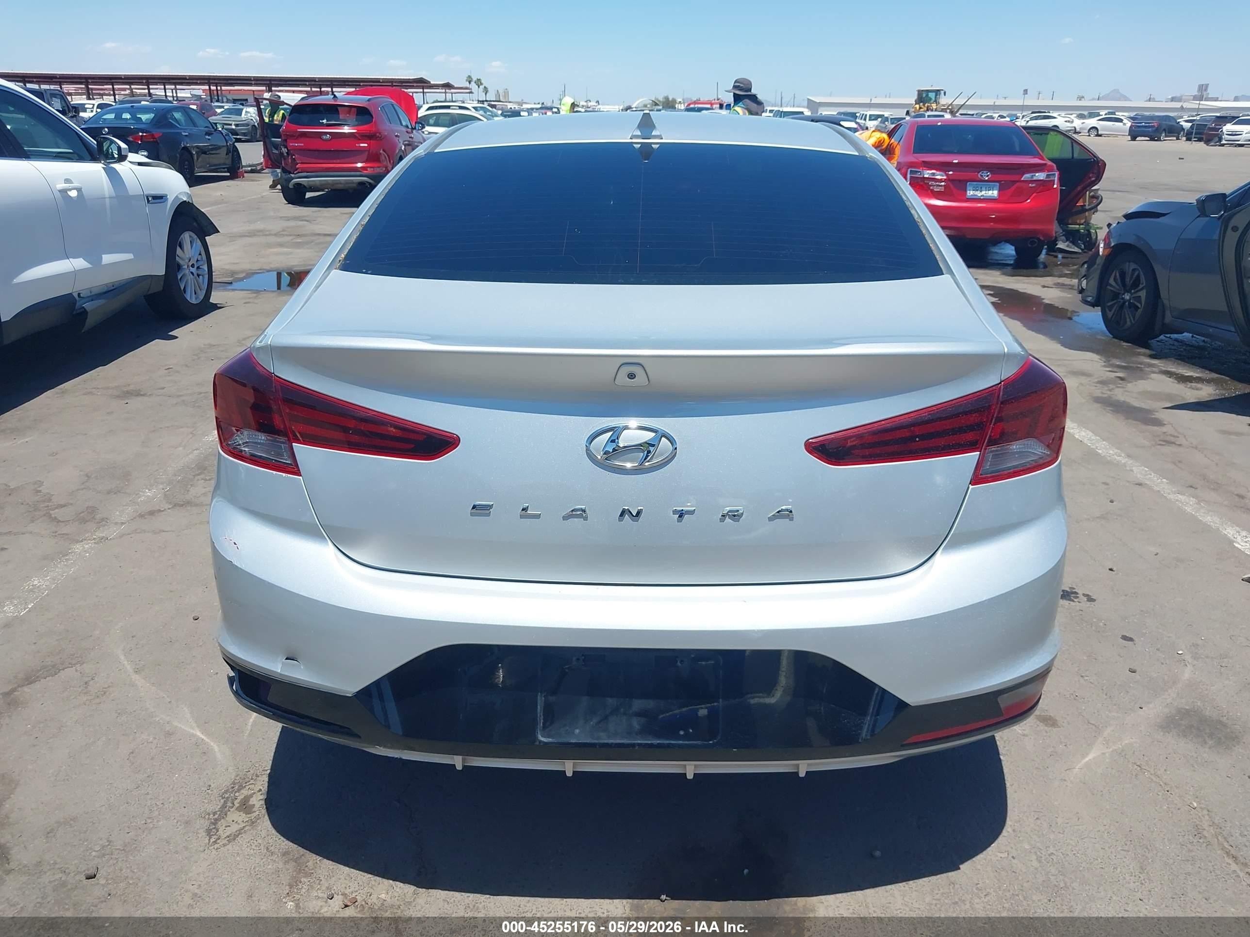 2019 Hyundai Elantra Sel Серебряный vin: 5NPD84LF6KH403195