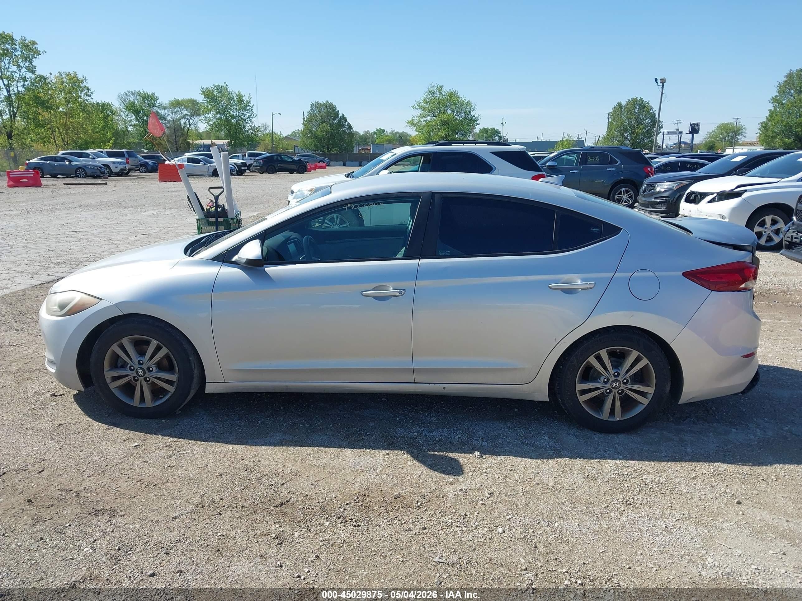 2017 Hyundai Elantra Se Silver vin: 5NPD84LF7HH116280