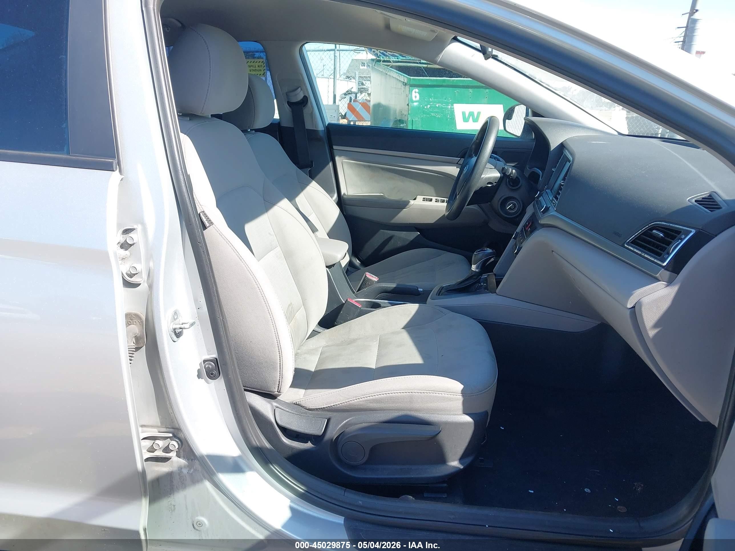 2017 Hyundai Elantra Se Silver vin: 5NPD84LF7HH116280