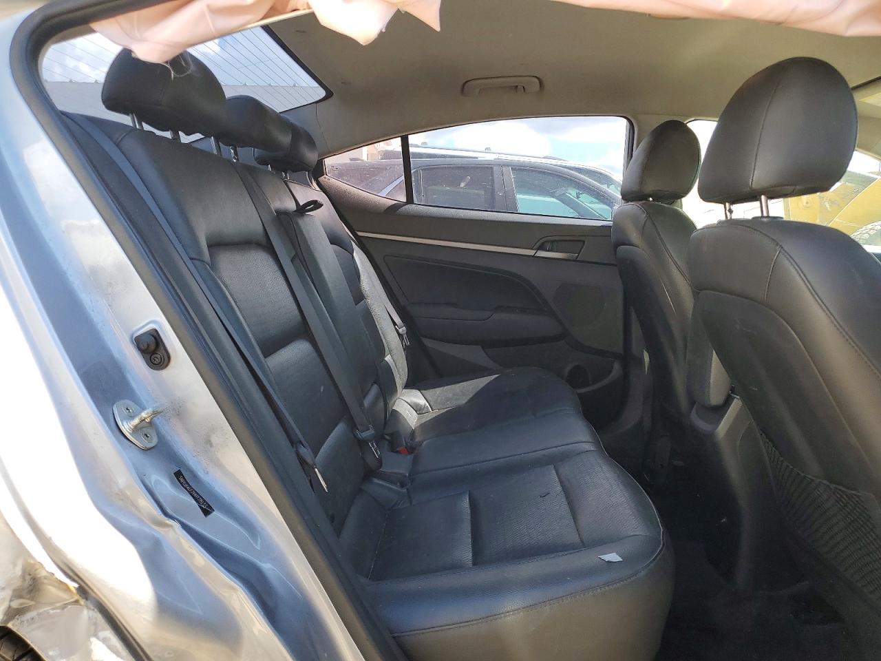 2017 Hyundai Elantra Limited Серебряный vin: 5NPD84LF7HH178133