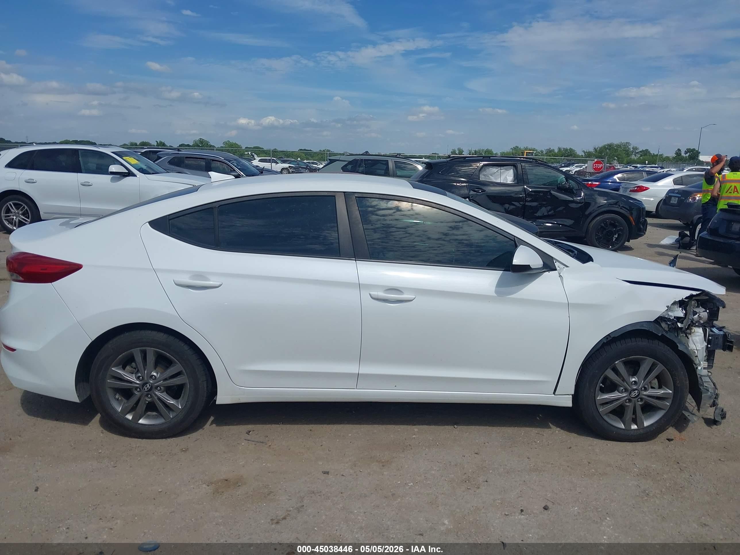 2018 Hyundai Elantra Sel White vin: 5NPD84LF7JH232875